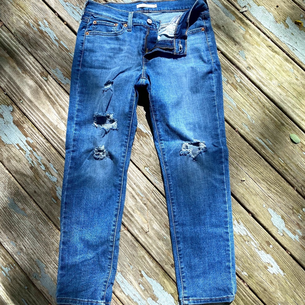Levis Boyfriend Destroyed Jeans